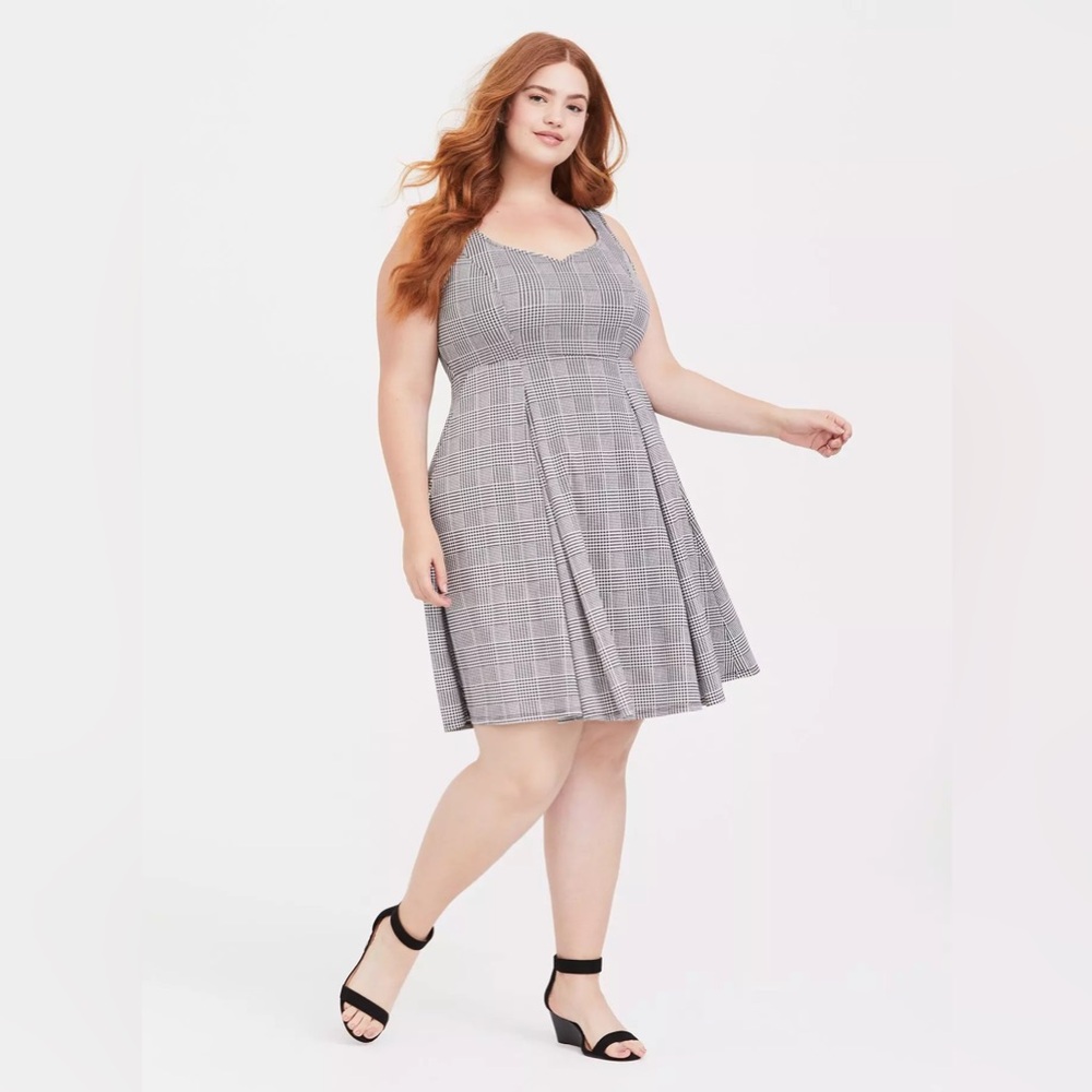 Torrid Pleated Sweetheart Neckline Houndstooth Scuba Knit Skater Dress